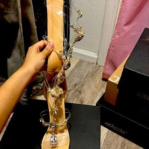 New never been worn!!